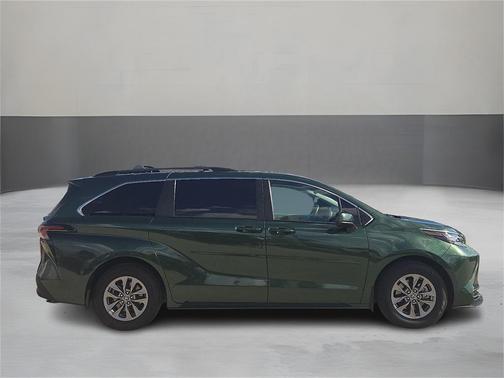 2023 Toyota Sienna LE