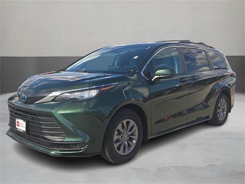 2023 Toyota Sienna LE