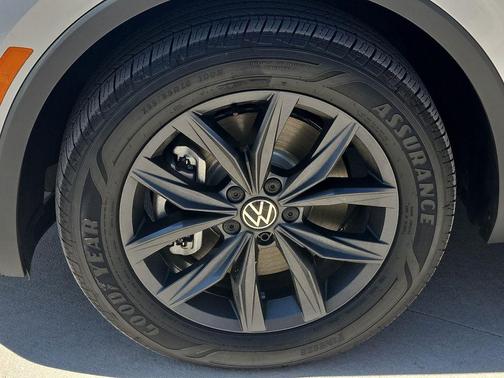 2024 Volkswagen Tiguan 2.0T SE 4MOTION
