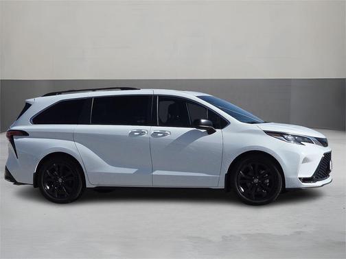 2022 Toyota Sienna XSE 7 Passenger
