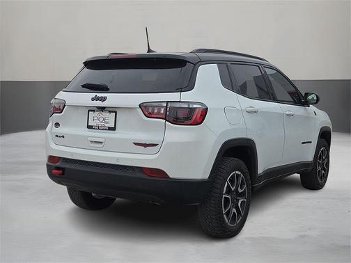 Bright White Clearcoat 2025 Jeep Compass Trailhawk