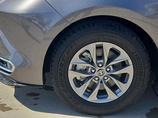 2021 Toyota Sienna XLE 8 Passenger