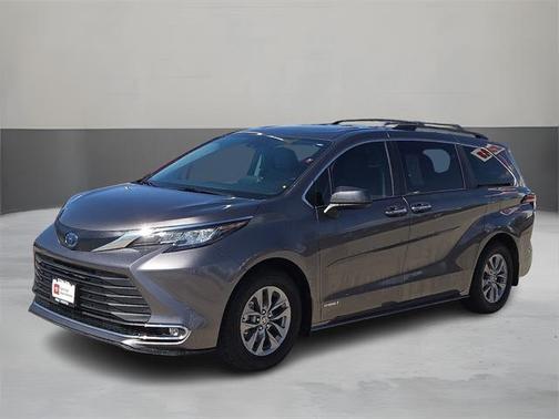 2021 Toyota Sienna XLE 8 Passenger