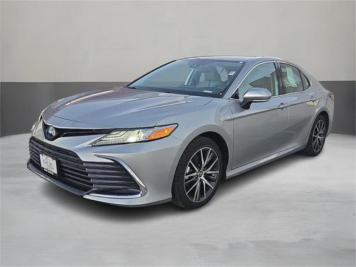 2021 Toyota Camry Hybrid XLE