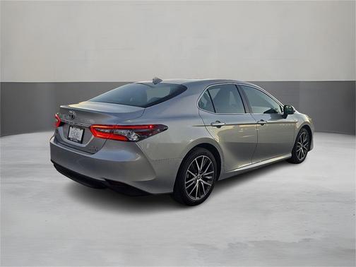 2021 Toyota Camry Hybrid XLE