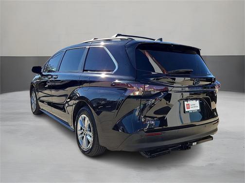 2023 Toyota Sienna Woodland Edition