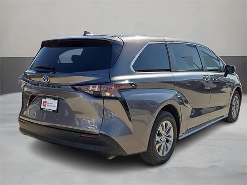 2023 Toyota Sienna LE