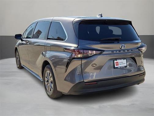 2023 Toyota Sienna LE