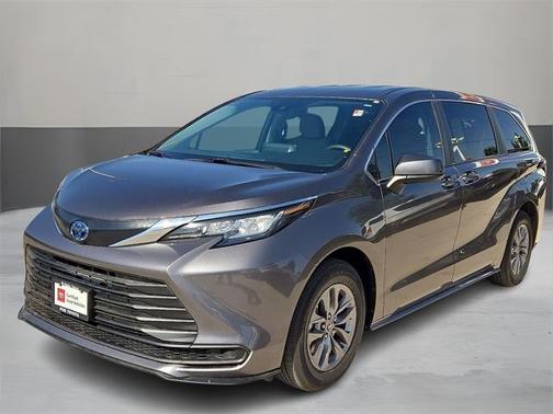 2023 Toyota Sienna LE