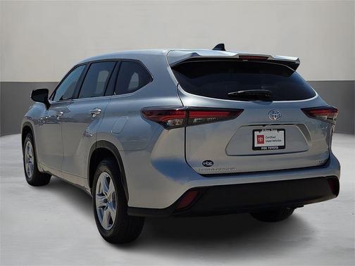 Celestial Silver Metallic 2025 Toyota Highlander LE