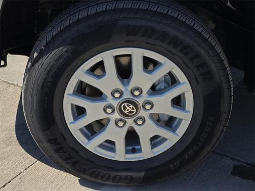2025 Toyota Tacoma SR5