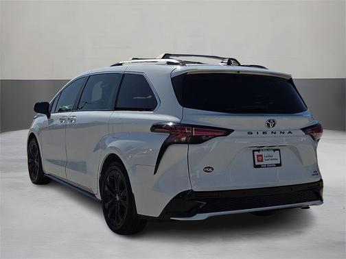 Ice Cap 2023 Toyota Sienna XSE 7 Passenger