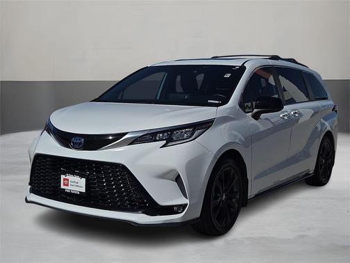 Ice Cap 2023 Toyota Sienna XSE 7 Passenger