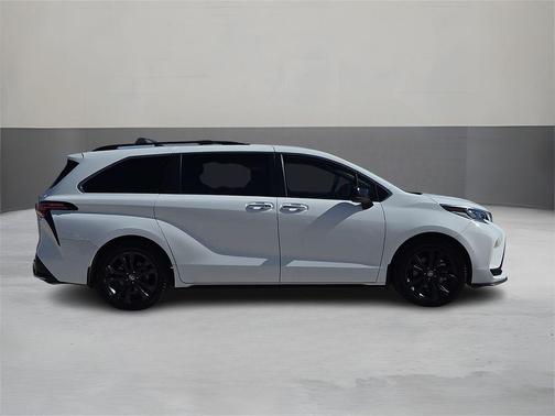 Ice Cap 2023 Toyota Sienna XSE 7 Passenger