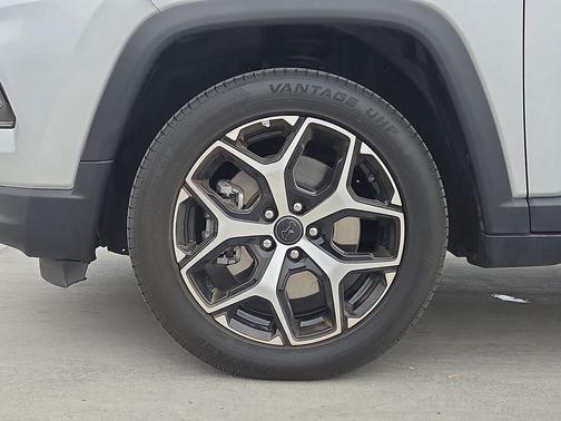 Silver Zynith Metallic Clearcoat 2025 Jeep Compass Limited