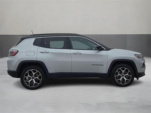 Silver Zynith Metallic Clearcoat 2025 Jeep Compass Limited