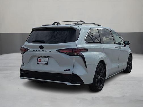 Wind Chill Pearl 2023 Toyota Sienna XSE 7 Passenger