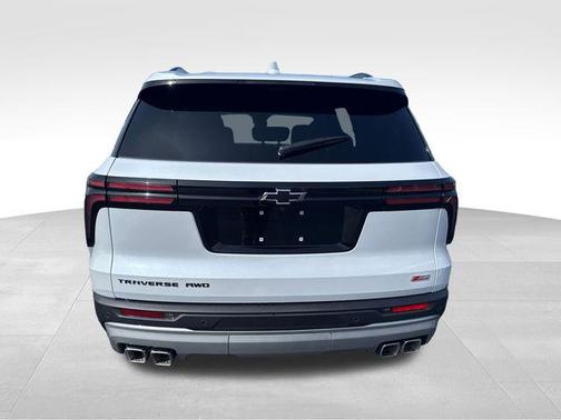 Polar White Tricoat 2026 Chevrolet Traverse AWD Z71