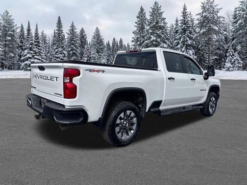Summit White 2022 Chevrolet Silverado 2500 Custom