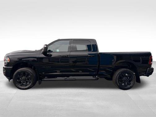 Diamond Black Crystal Pearlcoat 2024 RAM 2500 Laramie Crew Cab 4x4 6'4' Box