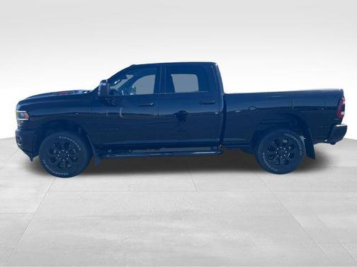 Diamond Black Crystal Pearlcoat 2024 RAM 2500 Laramie Crew Cab 4x4 6'4' Box