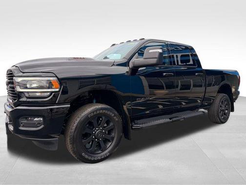 Diamond Black Crystal Pearlcoat 2024 RAM 2500 Laramie Crew Cab 4x4 6'4' Box