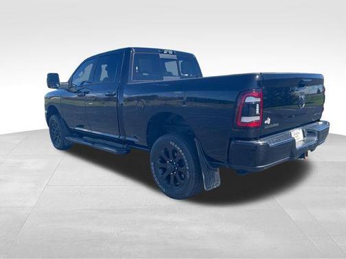 Diamond Black Crystal Pearlcoat 2024 RAM 2500 Laramie Crew Cab 4x4 6'4' Box