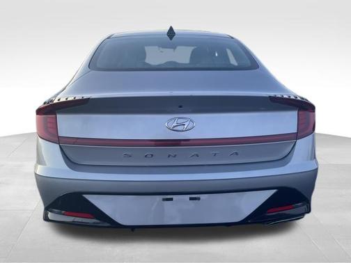 Shimmering Silver Pearl 2020 Hyundai SONATA SEL