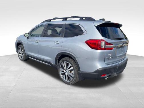Ice Silver Metallic 2022 Subaru Ascent Limited 7-Passenger