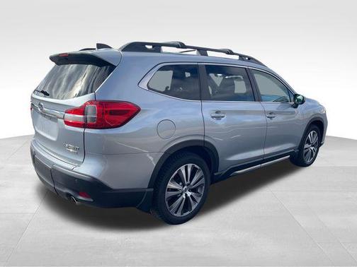 Ice Silver Metallic 2022 Subaru Ascent Limited 7-Passenger