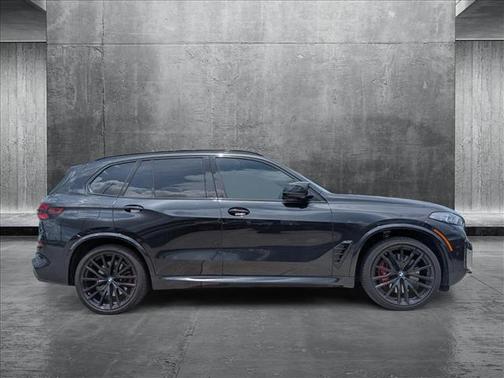 2025 BMW X5 M60i