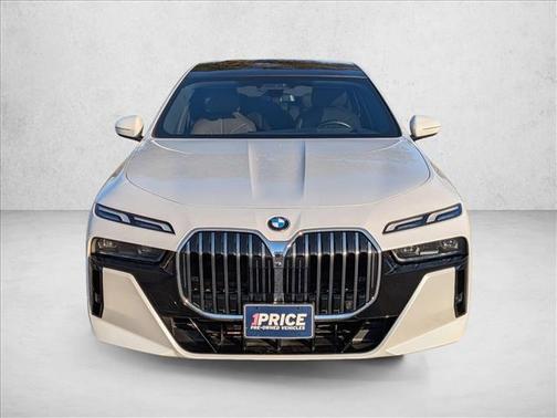 Mineral White Metallic 2023 BMW 760 i xDrive