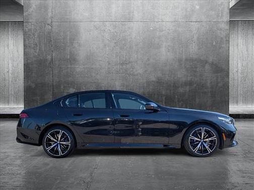 2024 BMW 530 i