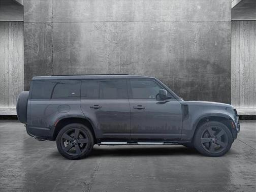 2023 Land Rover Defender 130 X-Dynamic SE