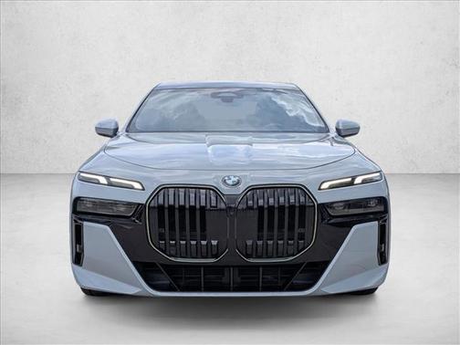 Brooklyn Grey Metallic 2025 BMW 740 740i