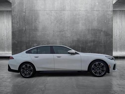 2025 BMW 540 i xDrive