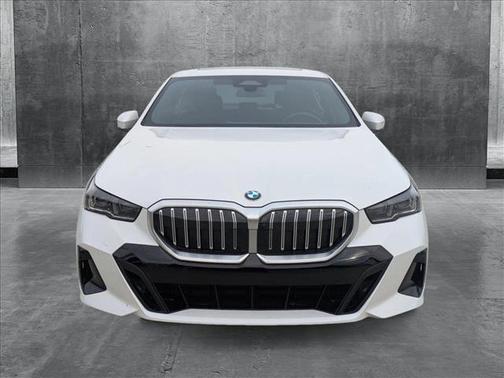 2025 BMW 540 i xDrive