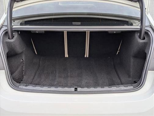 Alpine White 2024 BMW 330 330i