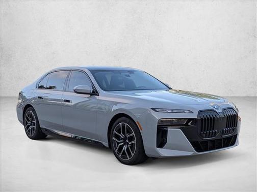 Brooklyn Grey Metallic 2024 BMW i7 xDrive60