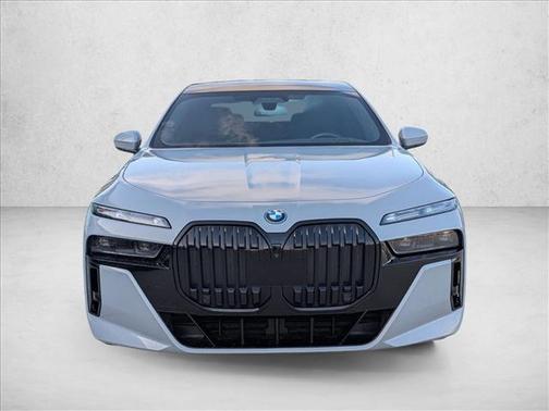 Brooklyn Grey Metallic 2024 BMW i7 xDrive60