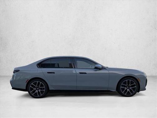 Brooklyn Grey Metallic 2024 BMW i7 xDrive60