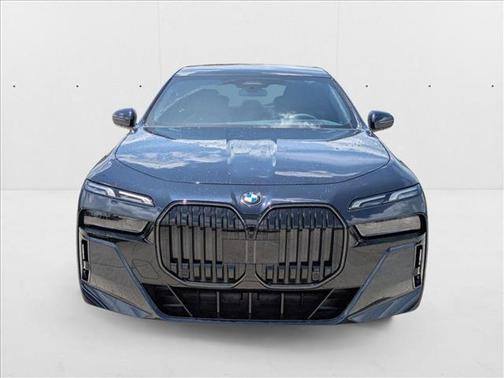 2025 BMW 740 i xDrive