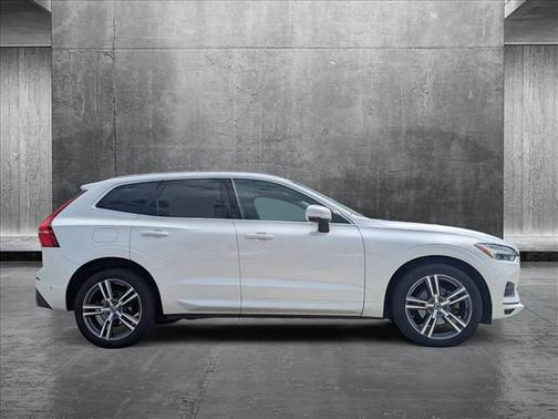 2018 Volvo XC60 T5 Momentum