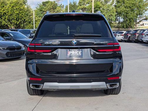 Black Sapphire Metallic 2025 BMW X7 xDrive40i
