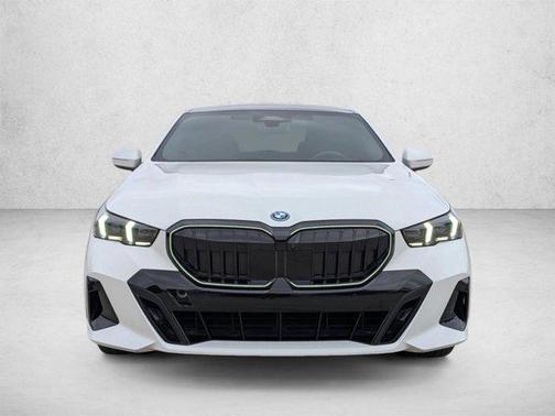 Alpine White 2026 BMW 550e xDrive