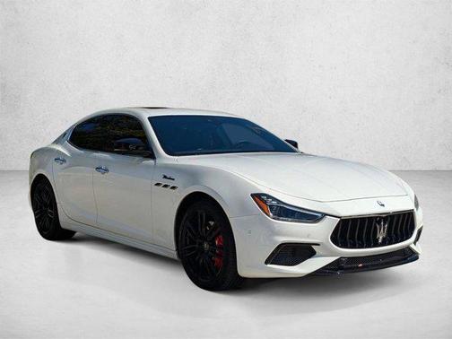 Bianco 2024 Maserati Ghibli Modena Ultima Q4