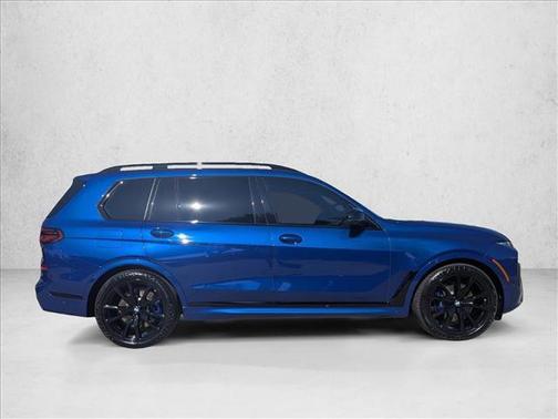 2023 BMW X7 M60i
