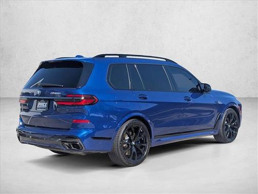 2023 BMW X7 M60i