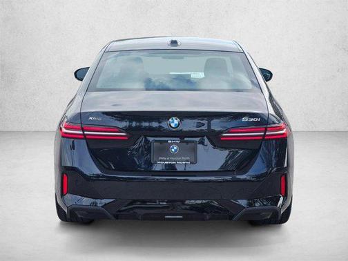 Carbon Black Metallic 2026 BMW 530 xDrive