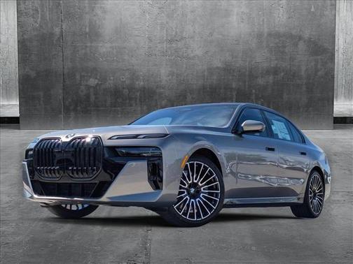 2025 BMW 740 i